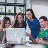 Comment le projecteur holographique transforme l’affichage industriel et l’expérience visuelle en usine