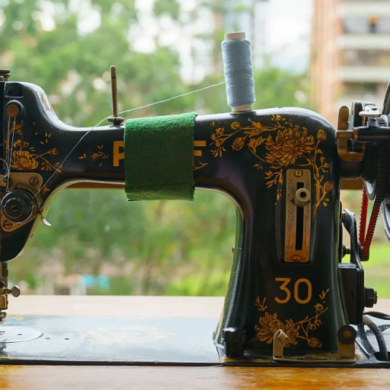 Pourquoi choisir une carte de visite en bois pour valoriser son image professionnelle